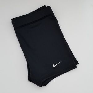 WOMENS BLACK NIKE SHORTS, SIZE M